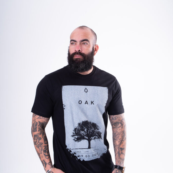 CAMISETA ESTAMPADA LONG PRETA BEST SELLER OAK TREE
