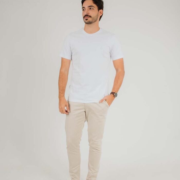 CAMISETA ESSENTIAL BORDADA - BRANCO