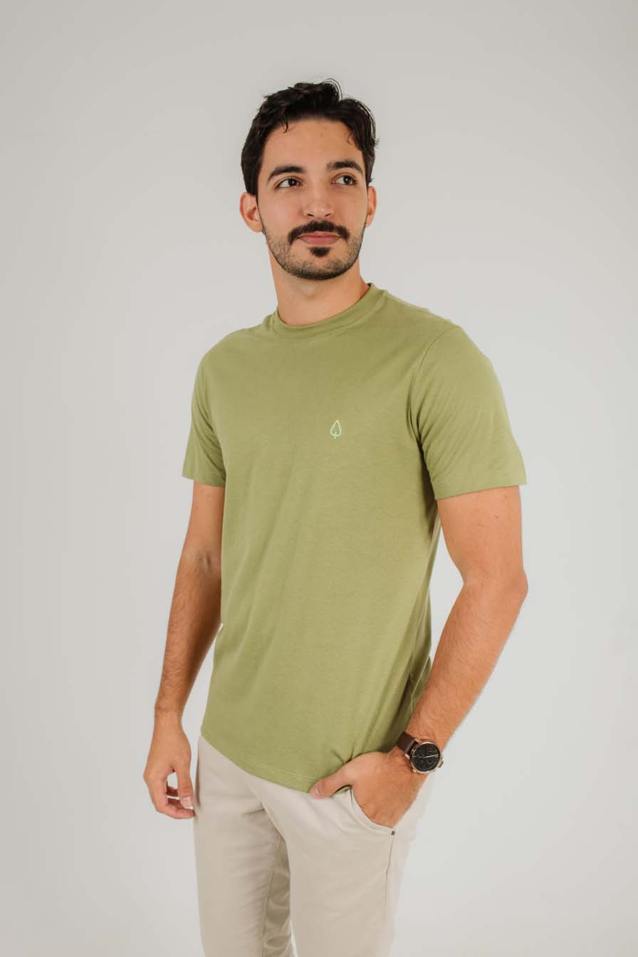 CAMISETA ESSENTIAL BORDADA VERDE