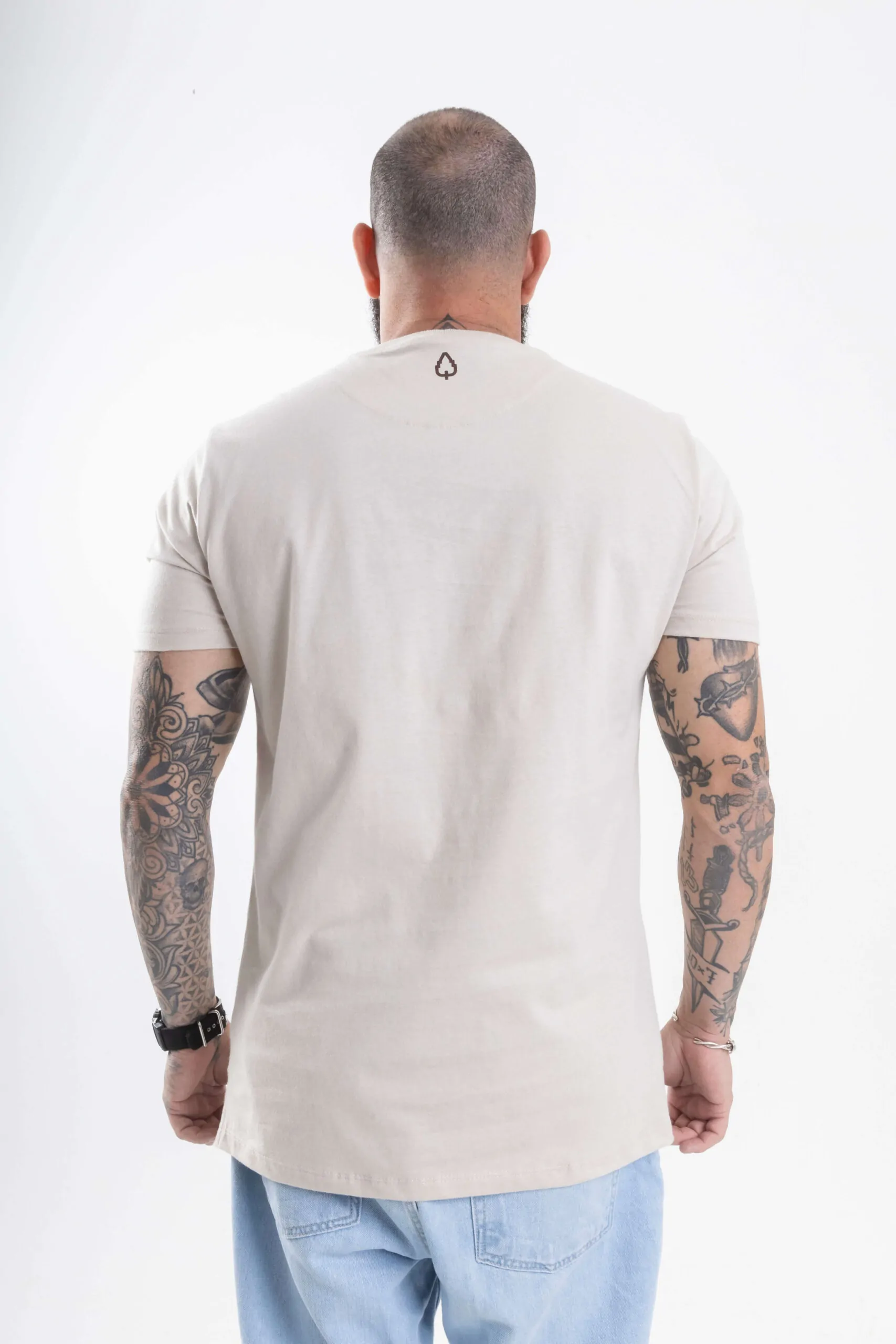 CAMISETA ESTAMPADA LONG ELEVATE OAK BEGE - Imagem 4