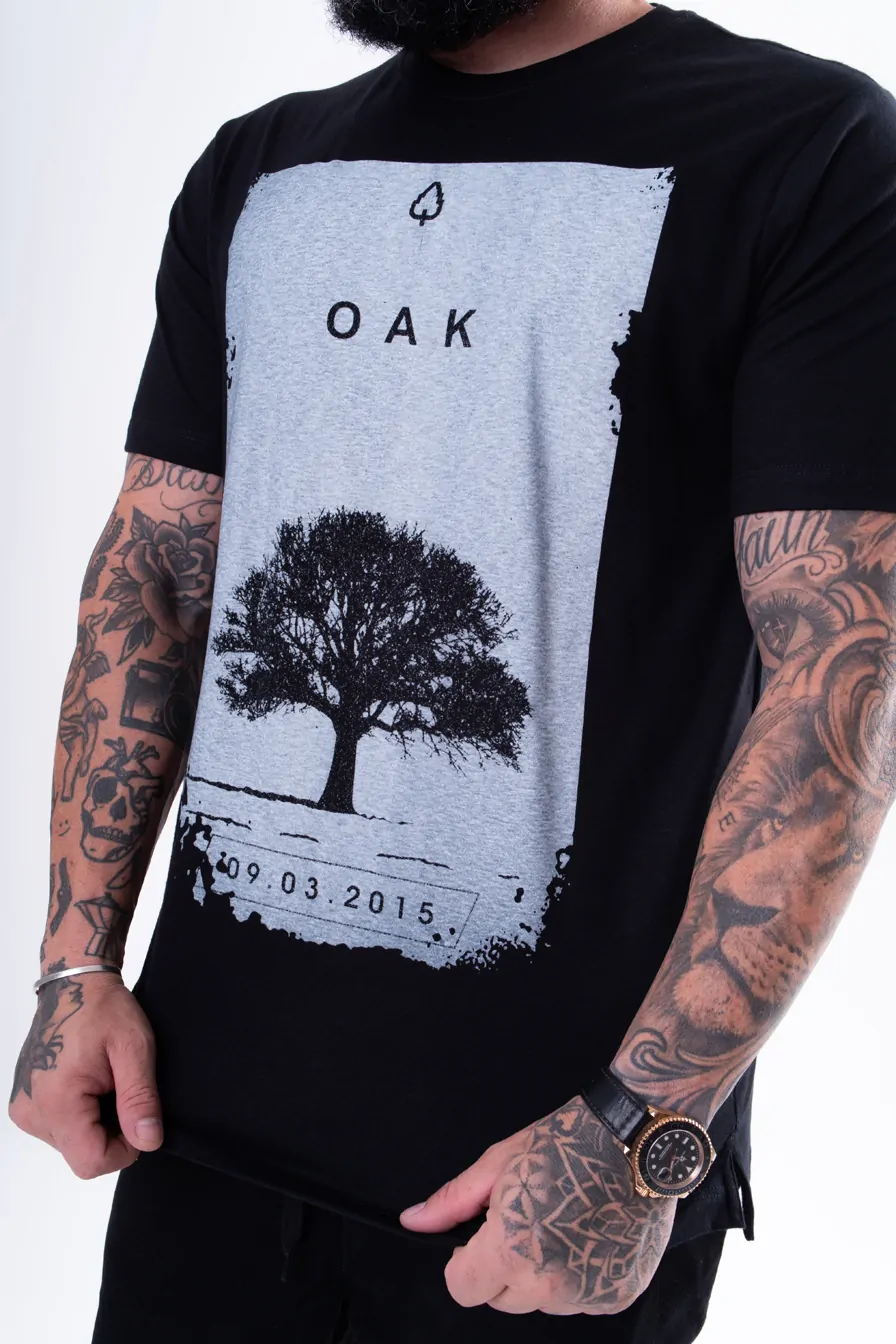 CAMISETA ESTAMPADA LONG PRETA BEST SELLER OAK TREE - Imagem 2
