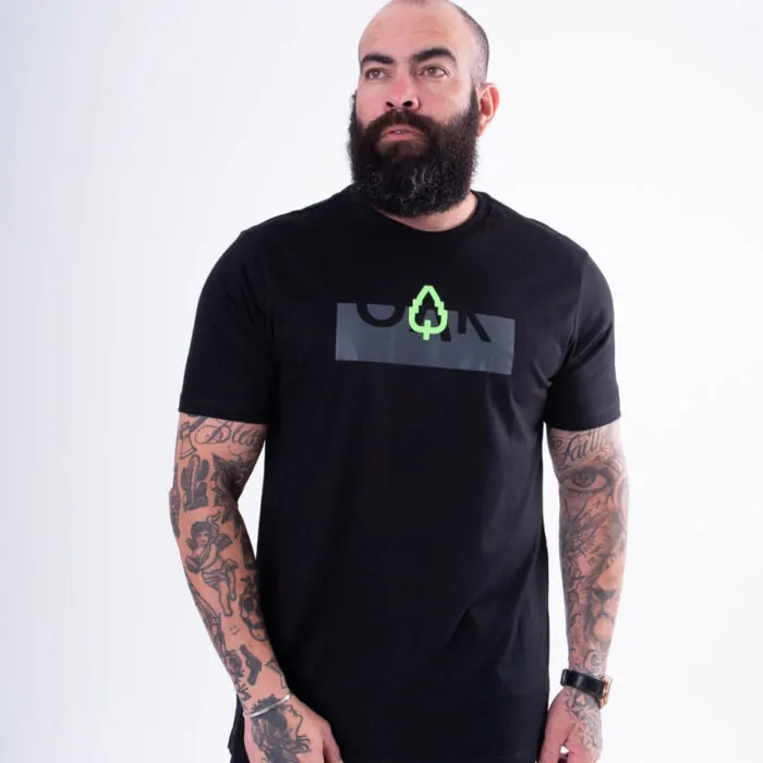 CAMISETA ESTAMPADA LONG PRETA BEST SELLER LOGO VERDE